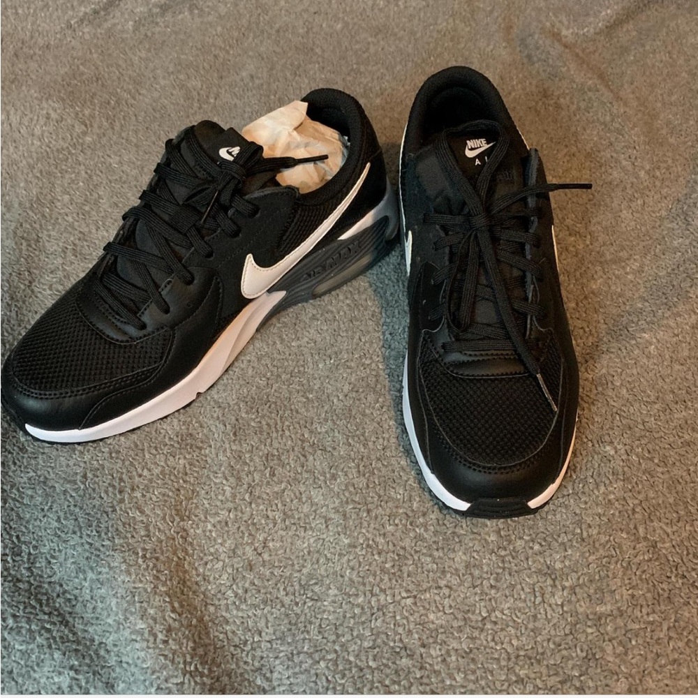 NIKE AIR MAX size 9